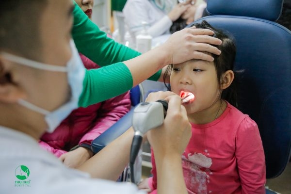 điều trị viêm họng ở trẻ hạn chế sử dụng kháng sinh