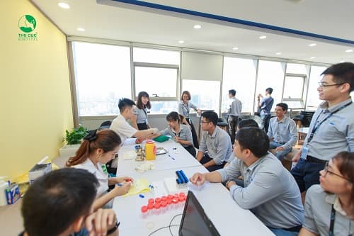 hinh-anh-nhan-vien-co-tham-nien-bao-nhieu-nam-thi-duoc-kham-suc-khoe-cong-ty-1 (1)