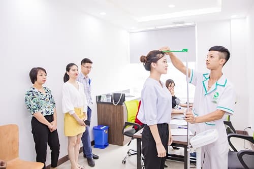 hinh-anh-nhan-vien-co-tham-nien-bao-nhieu-nam-thi-duoc-kham-suc-khoe-cong-ty-1 (2)