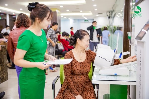 thăm khám sức khoẻ định kỳ thường xuyên để có thể phát hiện sớm dấu hiệu của bệnh tiểu đường