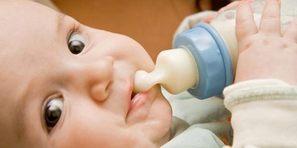 nguyên nhân trẻ bị dị ứng sữa