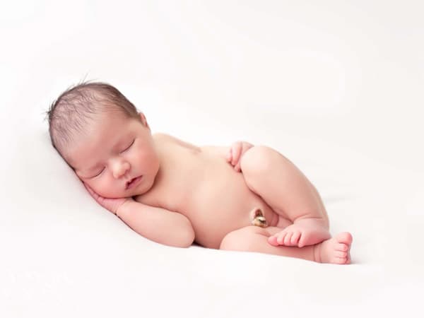 Hướng dẫn cách chăm sóc rốn cho trẻ sơ sinh đúng cách