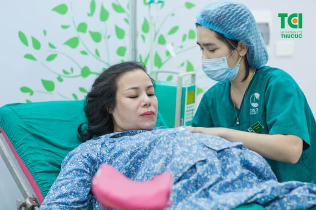 Cựu danh thủ – Bình luận viên bóng đá Phạm Như Thuần đưa vợ đi sinh