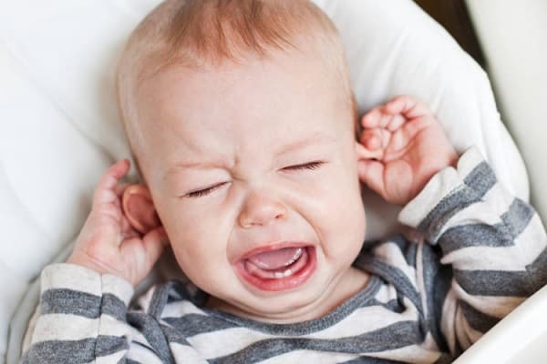 chăm sóc trẻ bị viêm tai giữa tịa nhà tránh biến chứng nguy hiểm