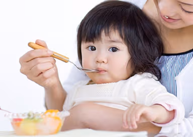 Chế độ dinh dưỡng cho trẻ trong những ngày nắng nóng