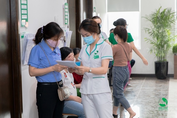 Người lao động đến Thu Cúc thăm khám được hướng dẫn tận tình tại mỗi bước khám