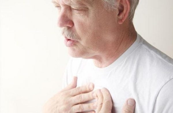 khó thở là biểu hiện khi gặp vấn đề về tim mạch