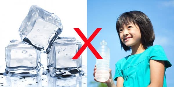 trẻ bị viêm họng cấp do uống nước đá