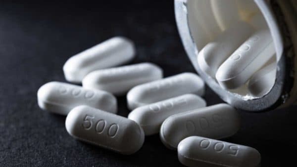 sai lầm khi trẻ bị sốt là cho uống hạ sốt quá sớm