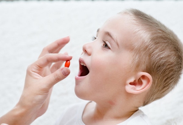Hỏi ý kiến bác sĩ trước khi bổ sung vitamin D cho trẻ