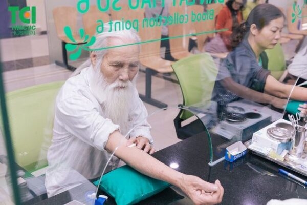 khám sức khỏe người cao tuổi