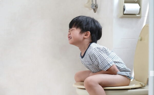 khi nào cần nội soi đại tràng cho bé