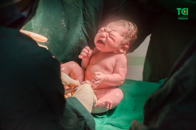 Vỡ òa cảm xúc đón con đầu lòng của mẹ bầu Dương Thị My