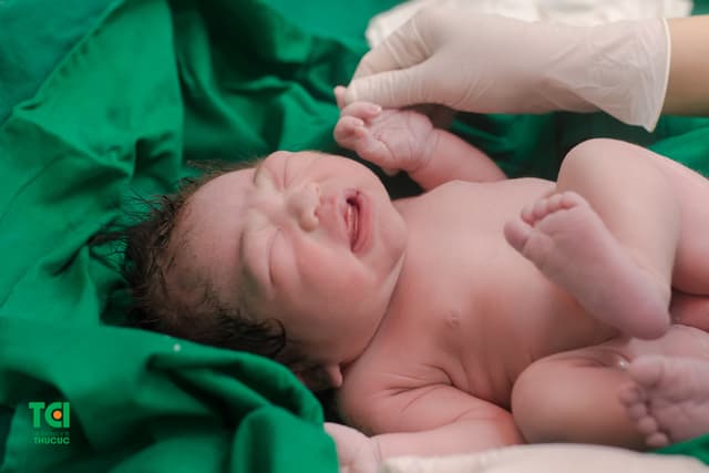 Vỡ òa cảm xúc đón con đầu lòng của mẹ bầu Dương Thị My