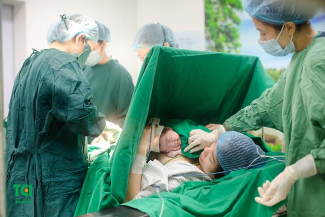 Vỡ òa cảm xúc đón con đầu lòng của mẹ bầu Dương Thị My