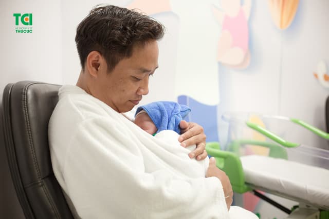 Cận cảnh ca mổ dây rốn thắt nút tại Bệnh viện Thu Cúc