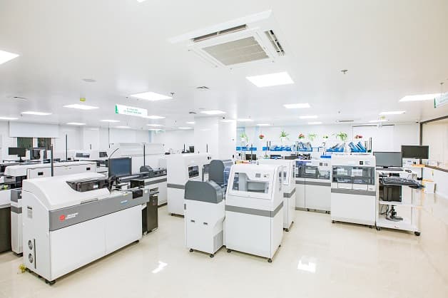 Hệ thống phòng xét nghiệm với máy móc tiên tiến tại TCI