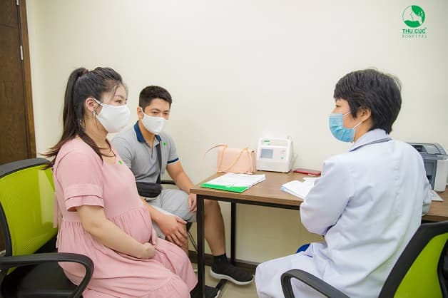 Để biết rõ nguyên nhân của tình trạng đau bụng khi mang thai, chị em nên tới gặp bác sĩ