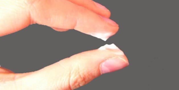 Khí hư khi mang thai có màu trắng đục và đặc sệt là bất thường