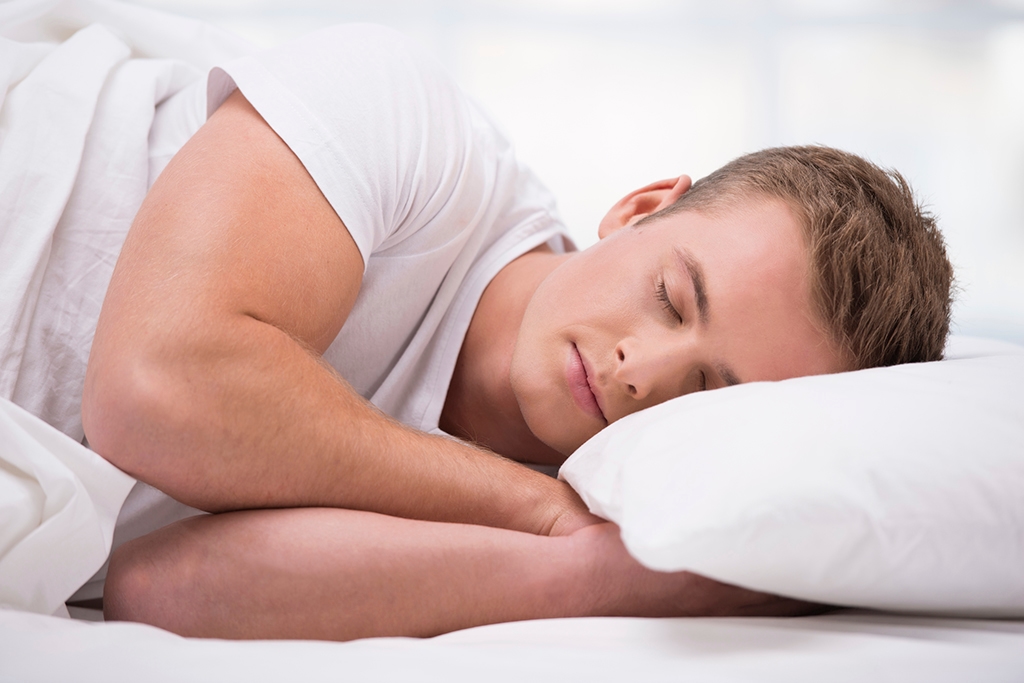 Sau phẫu thuật, nam giới cần ngủ đủ giấc để đảm bảo cho quá trình tái tạo và phục hồi da