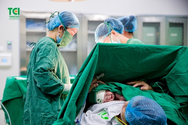 Nhân xơ tử cung có kích thước lớn chèn ép đường sinh nỏ thì mẹ bầu phải sinh mổ