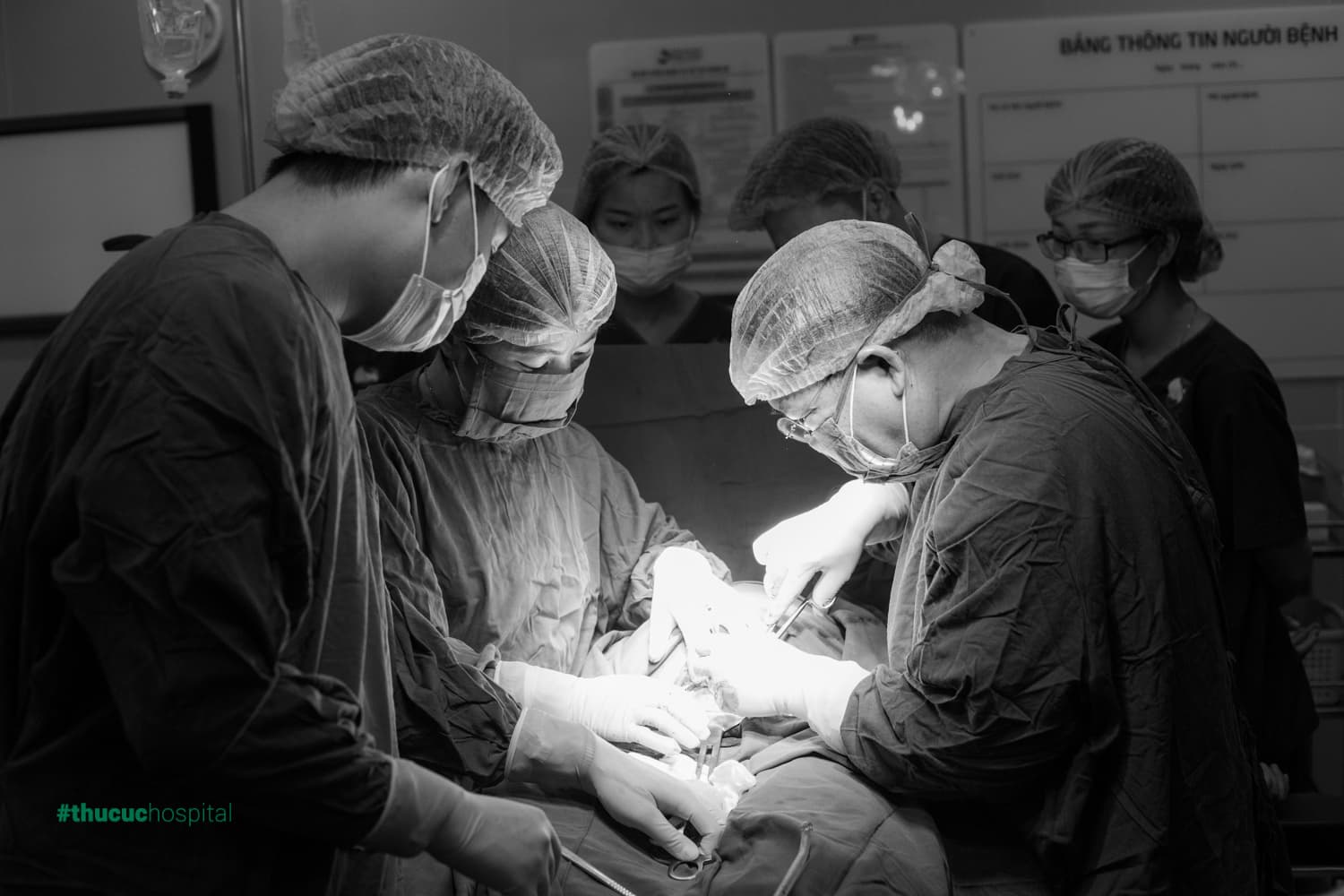 Phụ nữ thực hiện nhiều cuộc phẫu thuật trên tử cung sẽ làm gia tăng nguy cơ mắc nhau cài răng lược.