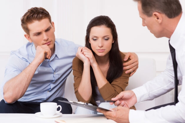 Nhiều cặp vợ chồng hiếm muộn tìm đến bác sĩ để kiểm tra chỉ số tinh dịch đồ