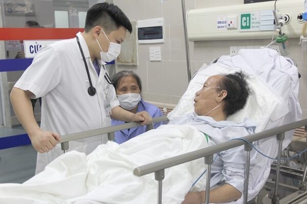 Cần nhập viện theo dõi điều trị khi bị tăng huyết áp khẩn cấp