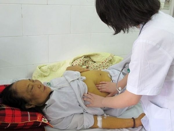 Khi bị viêm gan B cần được bác sĩ chuyên khoa điều trị kịp thời