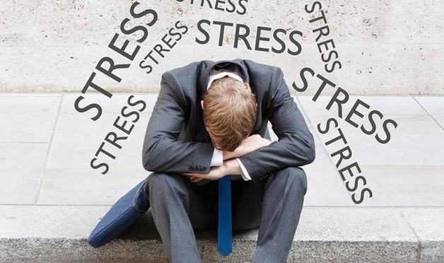 Stress, căng thẳng thần kinh kéo dài trong quá trình làm việc là yếu tố thuận lợi dẫn đến đau 1 nửa đầu bên phải