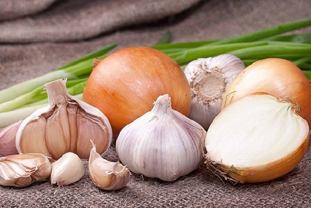 Ăn các loại thực phẩm có mùi là nguyên nhân hôi miệng thường gặp