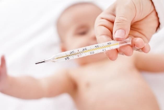 Bố mẹ cần nắm rõ cách điều trị sốt phát ban hiệu quả cho con