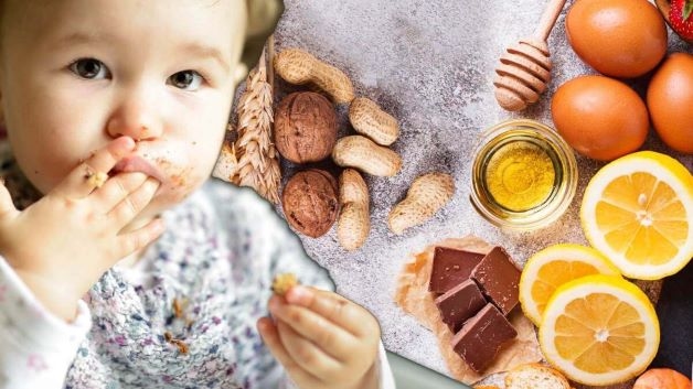 Rất nhiều trẻ sơ sinh bị đi ngoài là do dị ứng một số các thực phẩm. Do đó, cha mẹ nên tìm hiều và lựa chọn các thực phẩm đảm bảo