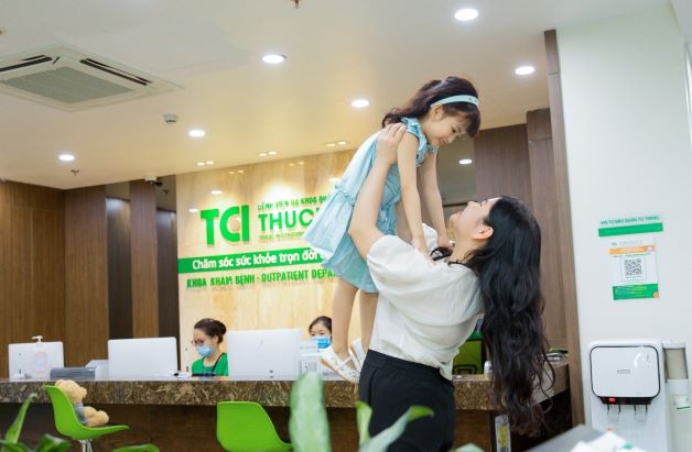 Những hoạt động thể chất ngoài trời như: đạp xe, chơi bóng, vui đùa cùng bạn bè không chỉ giúp trẻ tăng cường sức khỏe mà còn là giải pháp tuyệt vời giúp trẻ phát triển chiều cao, cân nặng, nhanh đói và hứng thú với đồ ăn.