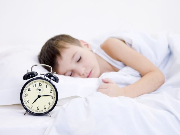 Trẻ 2 tuổi quấy khóc đêm