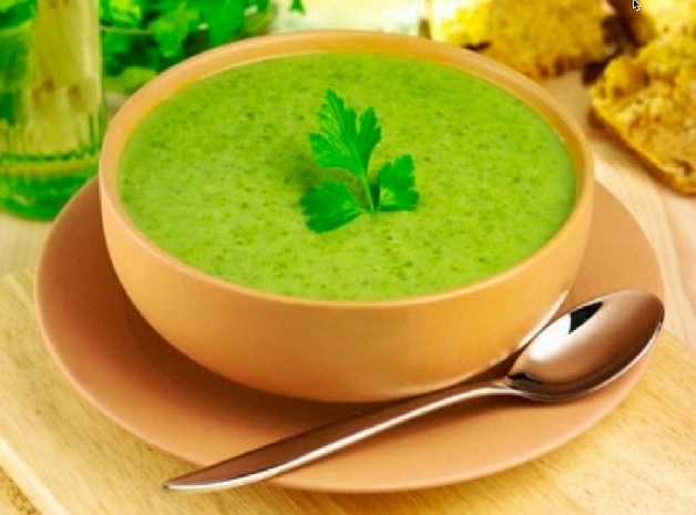 Bố mẹ nên cho con ăn uống đầy đủ chất dinh dưỡng