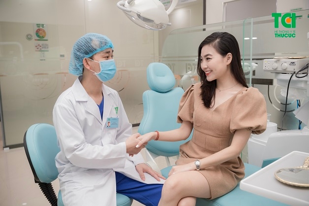 Cách chữa nhiễm trùng chân răng tốt nhất là đi khám bác sĩ