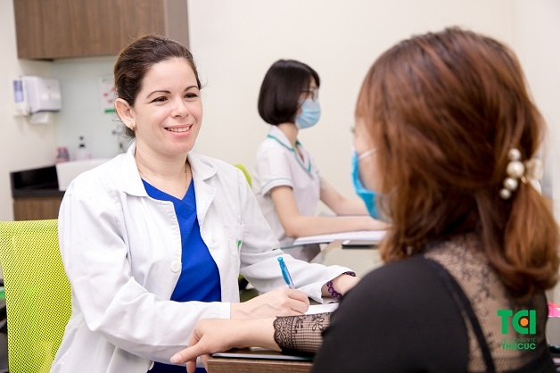 Chửa ngoài dạ con thử que có lên vạch không là thắc mắc của nhiều mẹ bầu