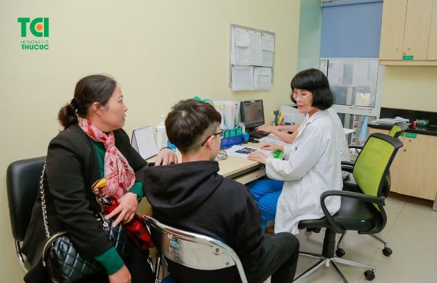 Phẫu thuật cắt bao quy đầu thường được thực hiện ở những trẻ lớn và vị thành niên, ít khi áp dụng cho trẻ quá nhỏ trừ những trường hợp đặc biệt như trẻ khó tiểu và bị viêm nhiễm trầm trọng.