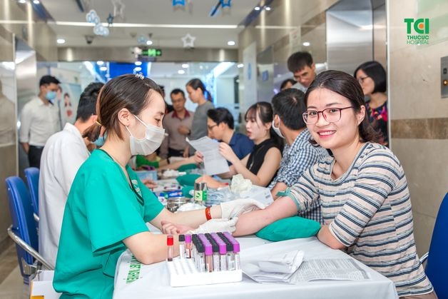 lấy máu xét nghiệm