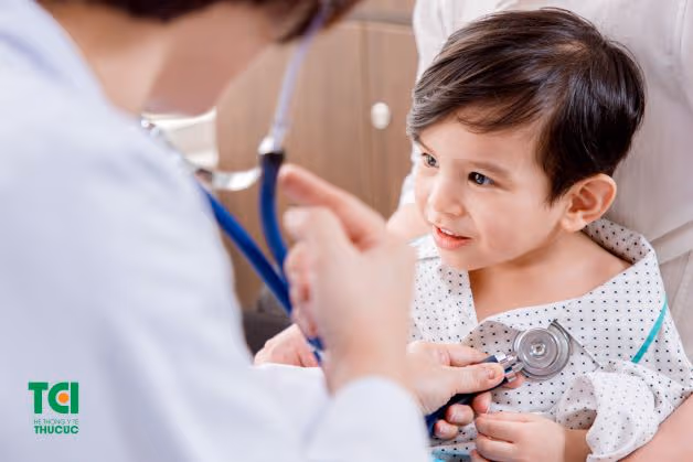 tình trạng viêm phế quản ở trẻ vẫn không có dấu hiệu thuyên giảm thì lúc này cha mẹ nên đưa trẻ tới các cơ sở y tế để được thăm khám