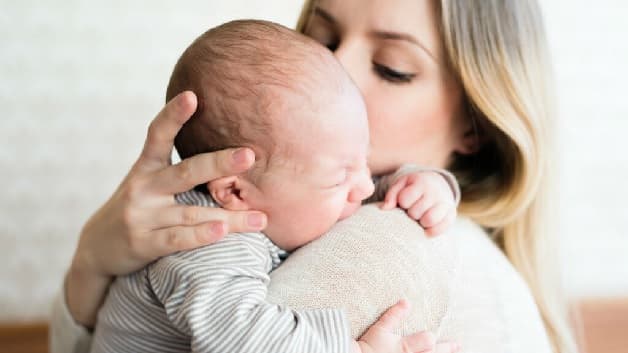 Có rất nhiều nguyên nhân khiến trẻ quấy khóc vào ban đêm