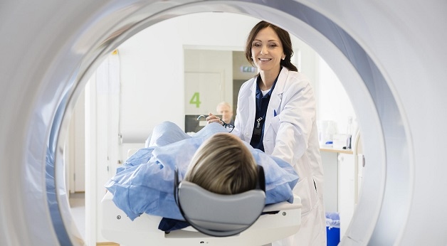 Căn cứ vào tình trạng bệnh, bác sĩ sẽ chỉ định điều trị ung thư vú bằng xạ trị