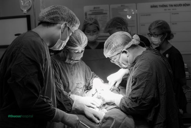 Rất nhiều phụ huynh thắc mắc “trẻ em bao nhiêu tuổi thì cắt bao quy đầu?”