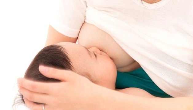Mẹ cho con bú sau sinh là trường hợp dễ bị áp xe vú