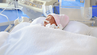 Trẻ sinh non 33 tuần có thể phát triển bình thường không?