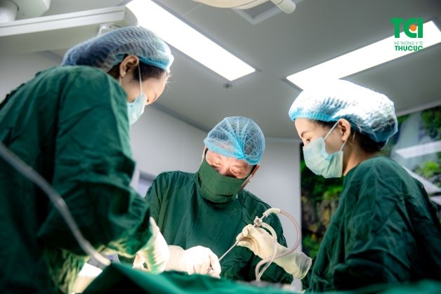 Với những trường hợp khối u to và có kích thước lớn, nguy cơ gây ra nhiều biến chứng nguy hiểm thì lúc này người bệnh cần phẫu thuật cắt u xơ tử cung