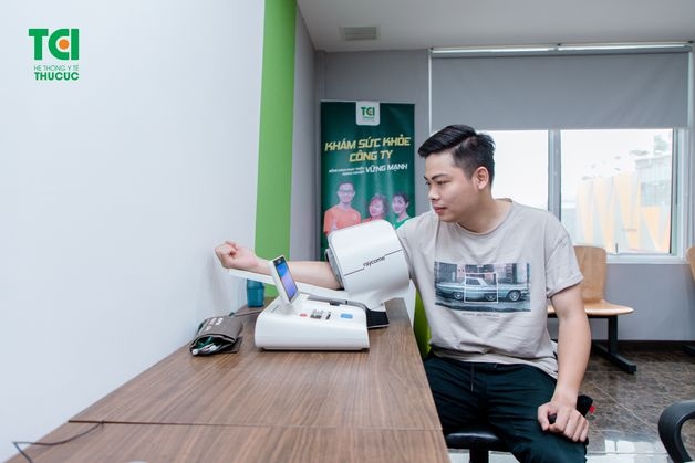 thực hiện quy trình khám sức khỏe định kỳ tại công ty