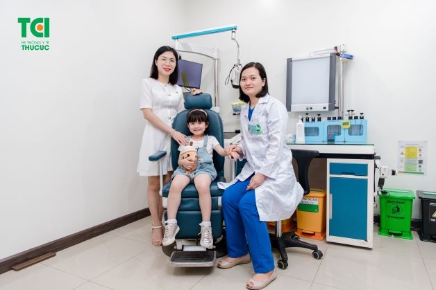 Nếu nhận thấy trẻ có các dấu hiệu bất thường cha mẹ cần nhanh chóng đưa trẻ đến các cơ sở y tế để được tham khảo ý kiến của bác sĩ
