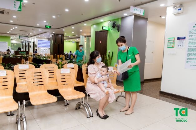 Để hạn chế tình trạng này, cha mẹ nên chăm sóc trẻ một cách cẩn thận, nếu trẻ có dấu hiệu bất thường về đường tiêu hóa, cần đưa trẻ đi khám ngay tại các cơ sở y tế có chuyên môn để được xử lý kịp thời.